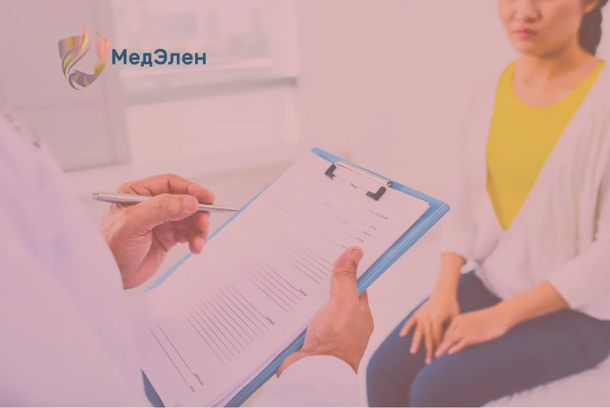 Врач ведёт опрос пациента
